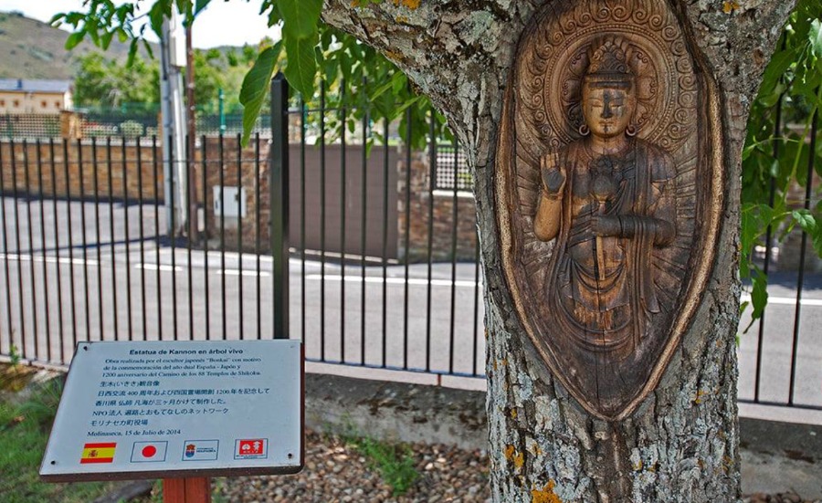 El Buda de Molinaseca que une el Camino de Santiago del Bierzo con el de Japón